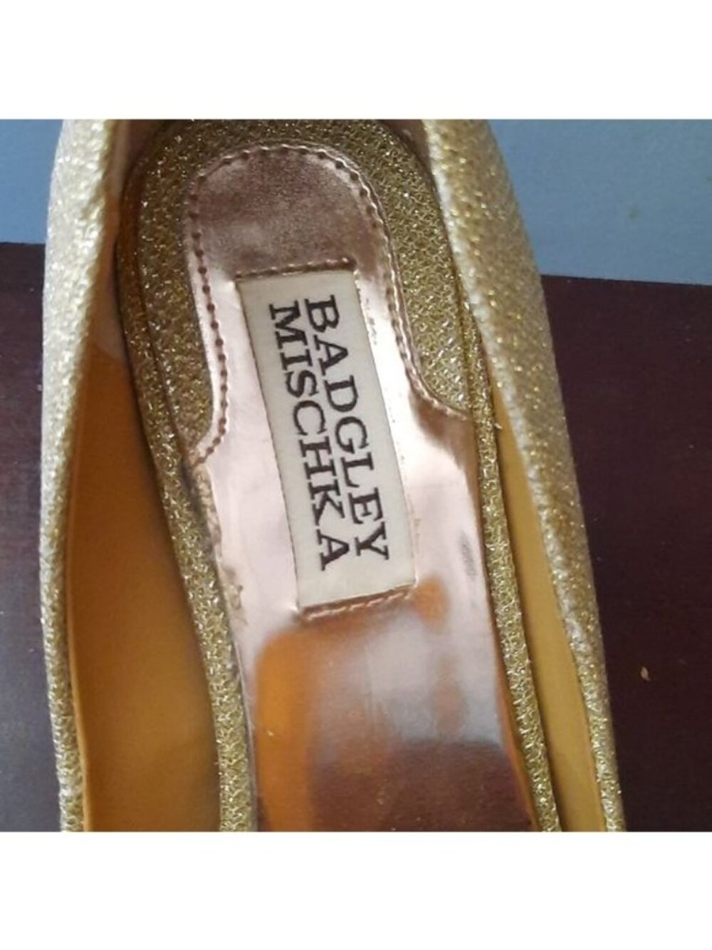Badgley Mischka Gold Glitter Pumps Size 6.5 - Picture 6 of 12